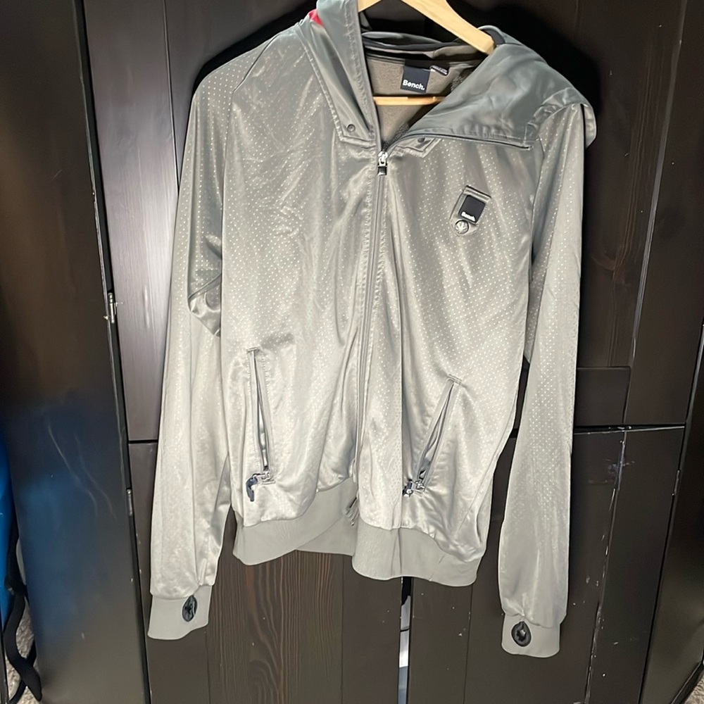 Men’s Bench Light Jacket with Hood